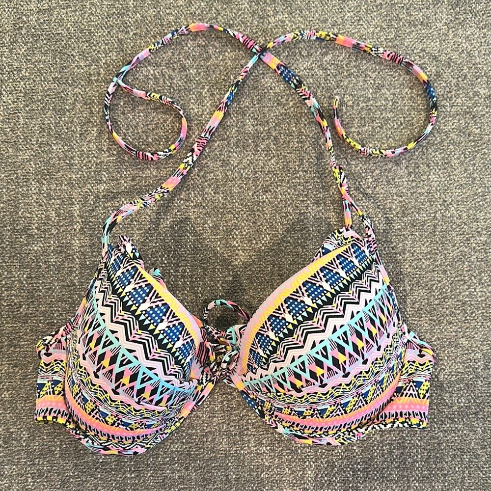 Victoria’s Secret  Bikini Top

Size M